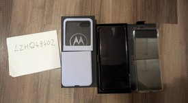 Mint
													Motorola Razr (2024) - Unlocked, Gray, 256 GB, 8 GB, photo 4 of 14
