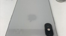 Good
													Apple iPhone Xs - Unlocked Non-US, Silver, 64 GB, A2097, photo 4 of 4