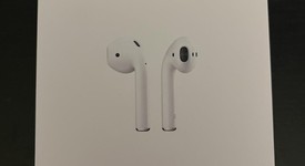 Used
													Apple AirPods 2nd Gen - Lightning Case, photo 4 of 11