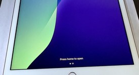 Good
													Apple iPad 7th Gen - Unlocked, Gold, 32 GB, A2200, photo 4 of 6