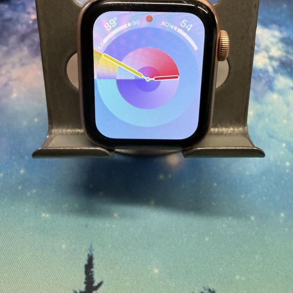 Apple Watch SE (1st Gen) 40mm - Unlocked, Gold, A2353 - Cellular, Aluminum