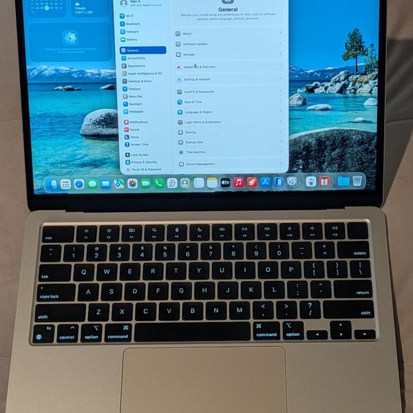 MacBook Air 2022 (M2) - 13 inch - 256 GB, Starlight, 8 GB, Apple M2