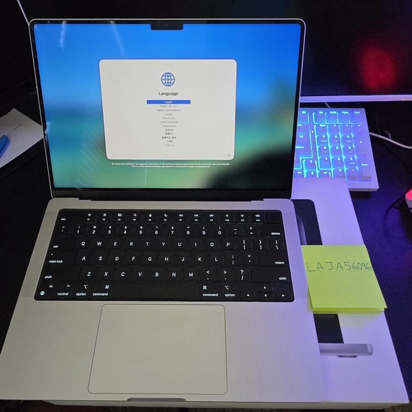 MacBook Pro Late 2023 (M3) - 14 inch - 1 TB, Silver, 18 GB, Apple M3 Pro 12-core, 18-core GPU