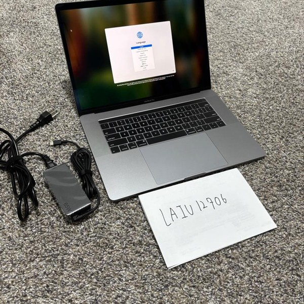 MacBook Pro 2019 - 15 inch - 512 GB, Gray, 16 GB, Intel Core i9