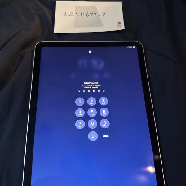 Apple iPad Air 5th Gen - Wi-Fi, 64 GB, Gray, A2588