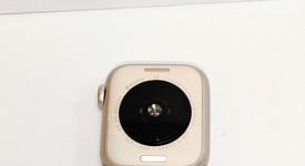Good
													Apple Watch SE 2nd Gen 40mm - Unlocked, Starlight, A2726 - Cellular, Aluminum, photo 4 of 10