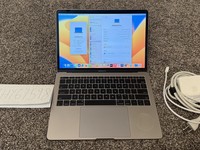 MacBook Pro 2017 (No Touch Bar) - 13"