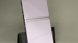 Good
													Samsung Galaxy Z Flip3 5G - Unlocked Non-US, Lavender, 256 GB, 8 GB, SM-F711N, photo 5 of 8