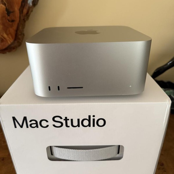 Mac Studio 2023 - 2 TB, 128 GB, Apple M2 Ultra, 76 Core GPU