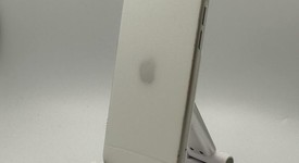 Good
													Apple iPhone SE 2nd Gen 2020 - Unlocked, White, 64 GB, A2275, photo 4 of 5