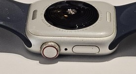 Good
													Apple Watch SE 2nd Gen 40mm - Unlocked, Silver, A2726 - Cellular, Aluminum, photo 4 of 6