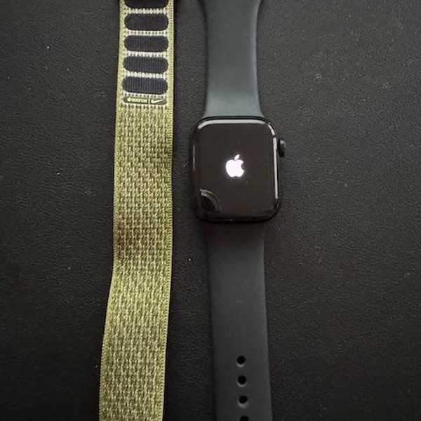 Apple Watch Series 8 41mm - Unlocked, Midnight, A2772 - Cellular, Aluminum