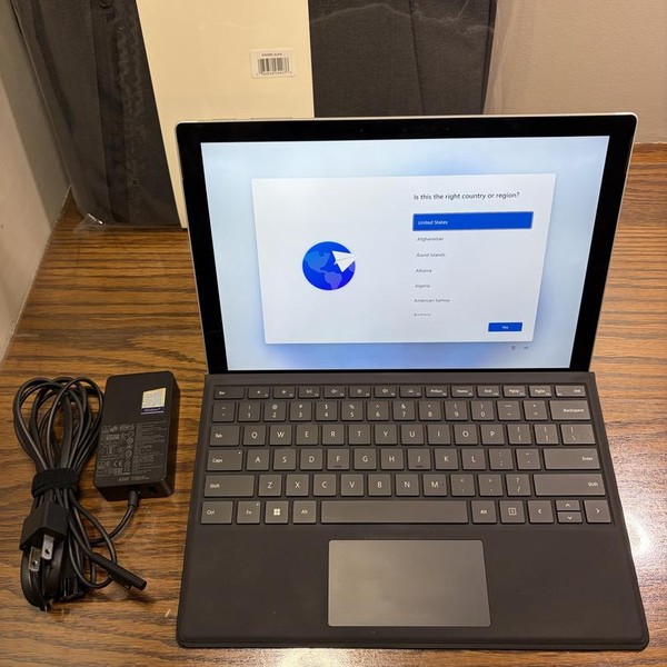 Microsoft Surface Pro 7 Plus - 128 GB, Platinum, 8 GB, Intel Core i3, Wi-Fi