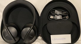 Used
													Bose Noise Cancelling Headphones 700 - Black, photo 3 of 4