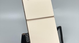 Good
													Samsung Galaxy Z Flip4 5G - Unlocked, Rose Gold, 128 GB, 8 GB, SM-F721U1, photo 2 of 4