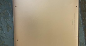 Good
													MacBook Air 2020 - 13" - I3, Gold, 256 GB, 8 GB, photo 3 of 6