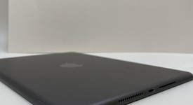Mint
													Apple iPad 7th Gen - Unlocked, Gray, 32 GB, A2200, photo 5 of 5