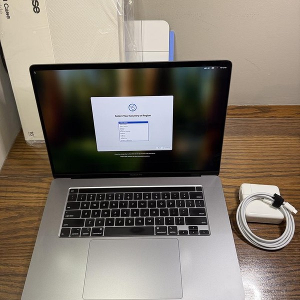 MacBook Pro 2019 - 16 inch - 1 TB, Gray, 32 GB, Intel Core i7
