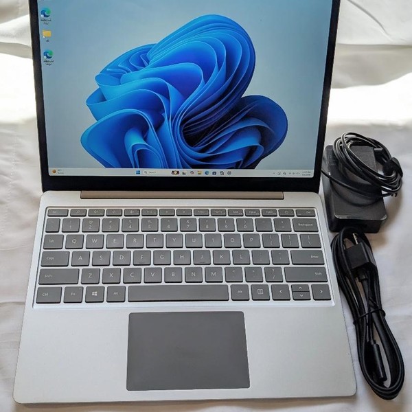 Microsoft Surface Laptop Go - 64 GB, Platinum, 4 GB, Intel Core i5
