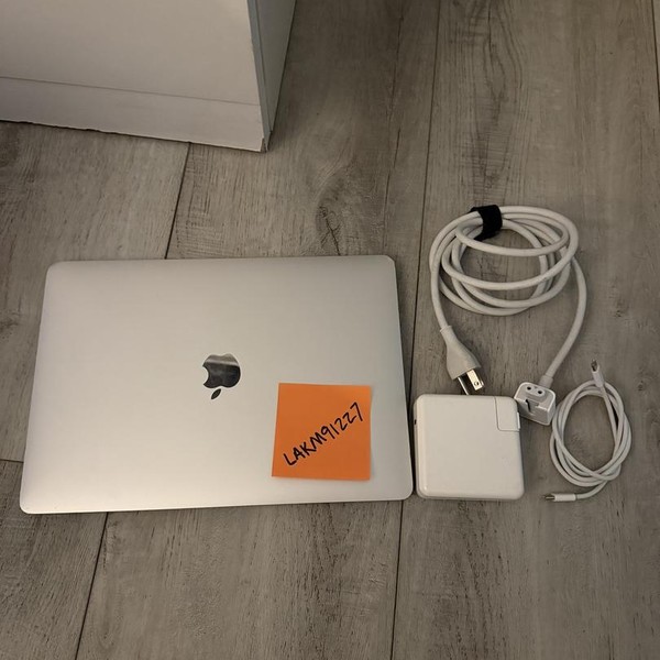 MacBook Pro 2020 - 13 inch - 512 GB, Silver, 16 GB, Intel Core i5
