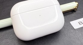 Used
													Apple AirPods Pro - MagSafe Case, photo 1 of 11