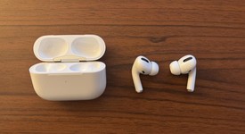 Used
													Apple AirPods Pro 2 - Lightning, photo 3 of 5