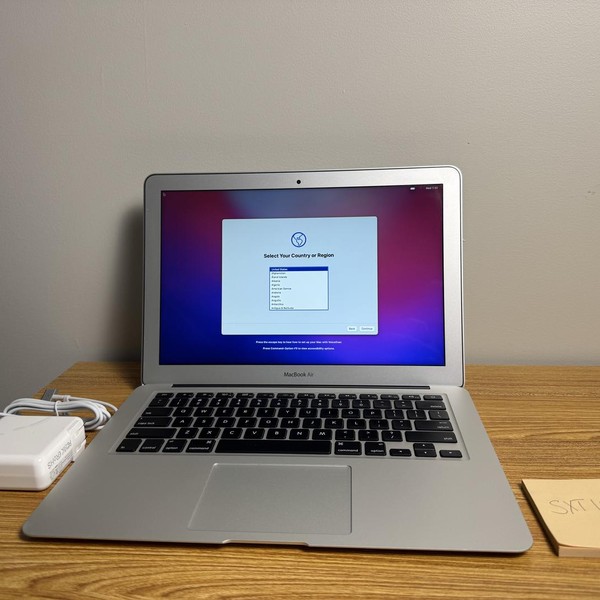 MacBook Air 2017 - 13 inch - 128 GB, Silver, 8 GB, Intel Core i5