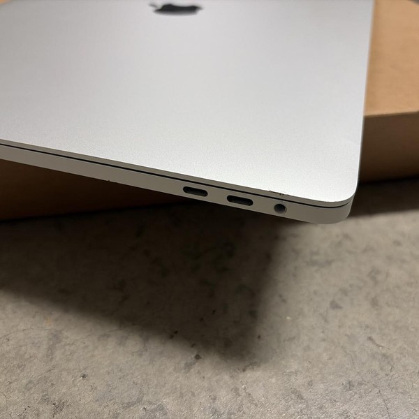 MacBook Pro 2019 - 16 inch - 1 TB, Silver, 32 GB, Intel Core i9