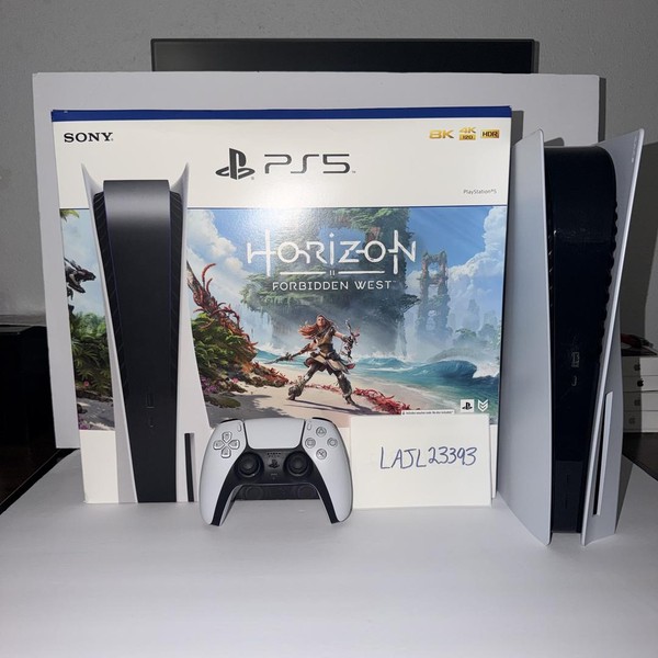 PlayStation 5 Standard Edition (2020) - 825 GB, White, Standard Edition