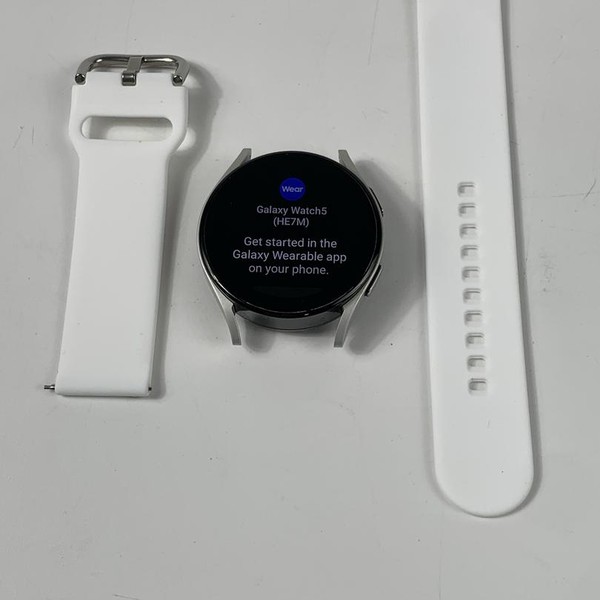 Samsung Galaxy Watch5 - Unlocked, Silver, 40mm