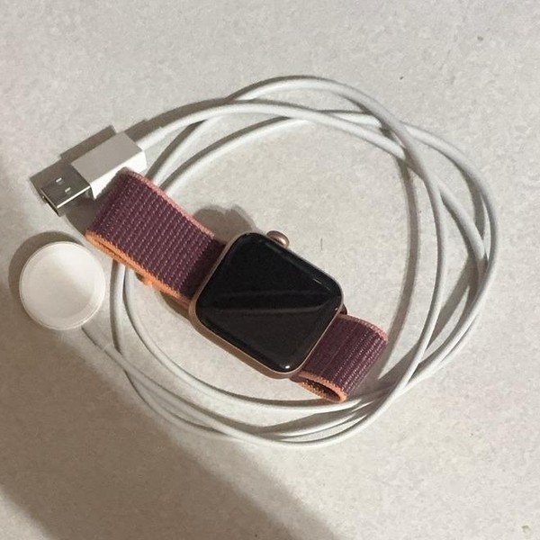 Apple Watch SE 1st Gen 40mm - AT&T, Gold, A2353 - Cellular, Aluminum