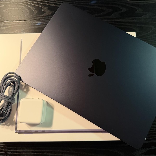MacBook Air 2022 (M2) - 13 inch - 512 GB, Midnight, 8 GB, Apple M2