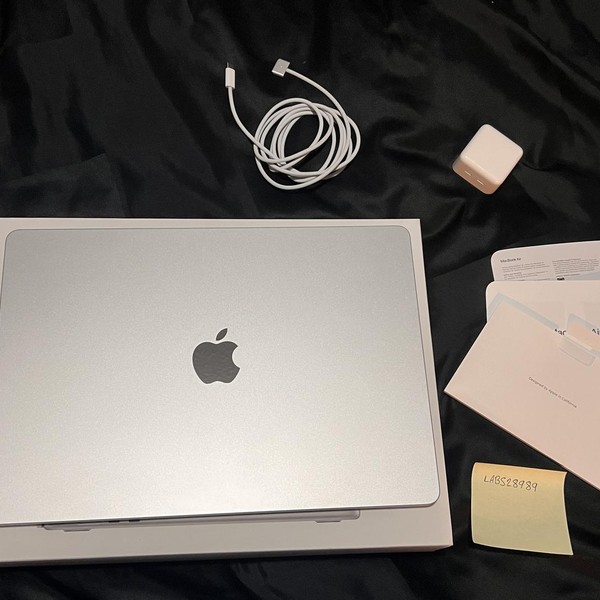 MacBook Air 2024 (M3) - 15 inch - 256 GB, Silver, 16 GB, Apple M3, 10-core GPU