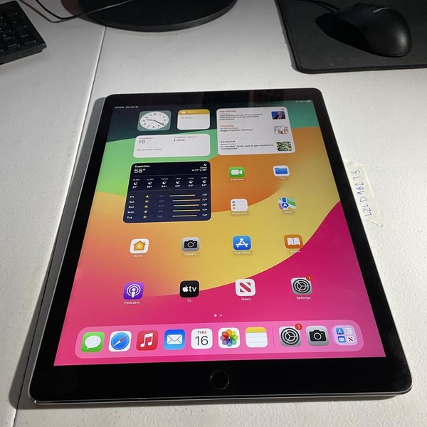 Apple iPad Pro 12.9 inch 2nd Gen 2017 - Unlocked, 512 GB, Gray