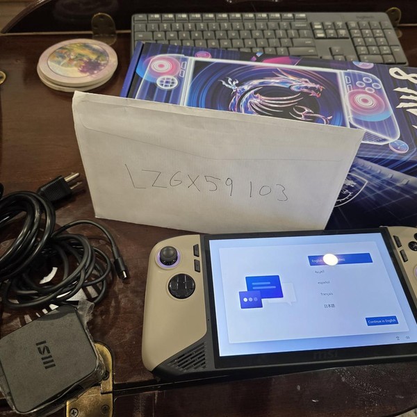 MSI Claw 8 AI Plus - 1 TB, Black, 32 GB, Intel Core Ultra 7