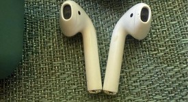 Used
													Apple AirPods 2nd Gen - Wireless Case, photo 5 of 9