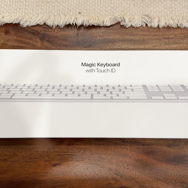 Apple Magic Keyboard - Touch ID and Numeric Keypad - Silver