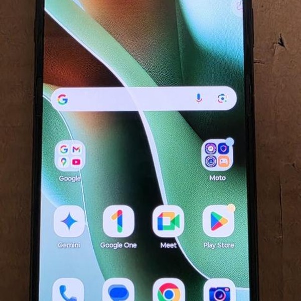 Motorola Razr Ultra (2025) - Unlocked, 512 GB, PANTONE Scarab, 16 GB