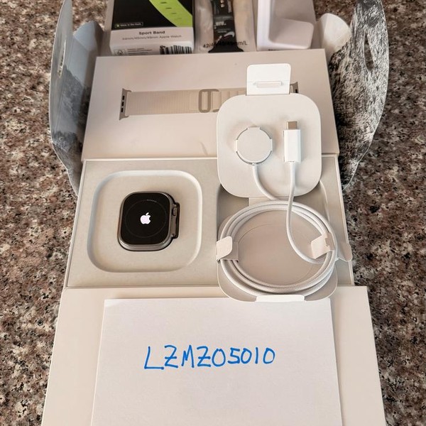 Apple Watch Ultra 49mm - Unlocked, Titanium, A2622