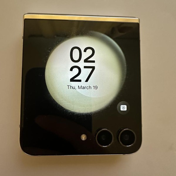 Samsung Galaxy Z Flip5 - Unlocked, 512 GB, Cream, 8 GB, SM-F731U1