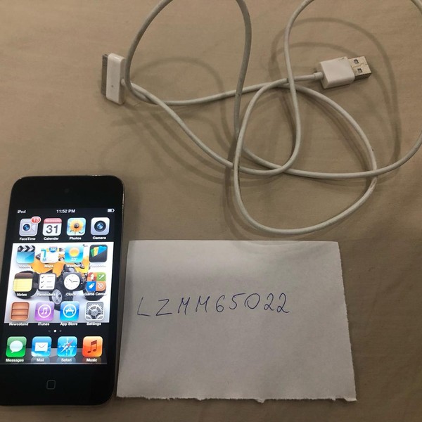 Apple iPod Touch 4th Gen - Wi-Fi, 16 GB, Black