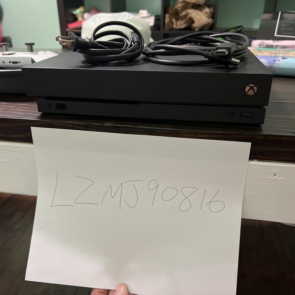 Xbox One X (2017) - Black, Standard