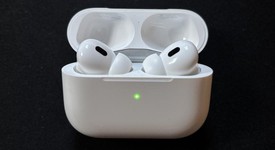 Used
													Apple AirPods Pro 2nd Gen - Lightning, photo 3 of 10