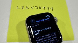 Good
													Apple Watch SE 2nd Gen 40mm - Unlocked, Starlight, A2726 - Cellular, Aluminum, photo 1 of 8