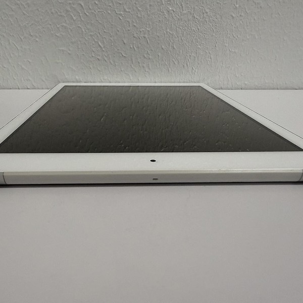 Apple iPad Air - Unlocked, 128 GB, Silver