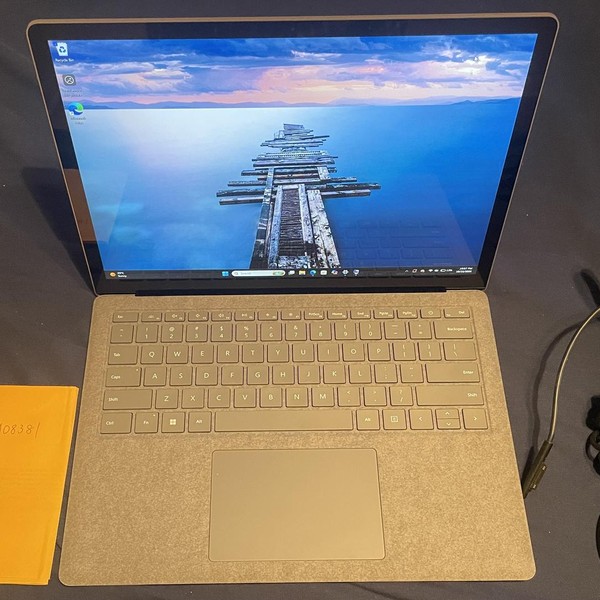 Microsoft Surface Laptop 4 - 256 GB, Platinum, 16 GB, AMD Ryzen 5, 13.5 inch