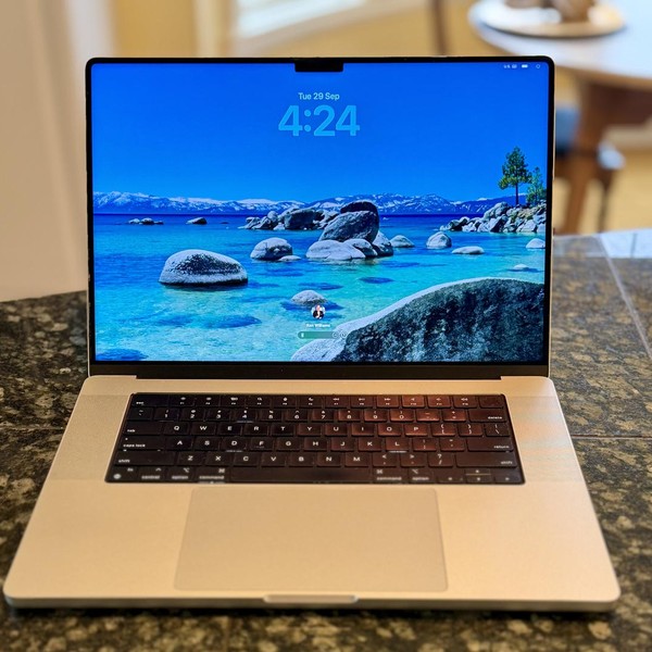 MacBook Pro 2021 - 16 inch - 512 GB, Silver, 16 GB, Apple M1 Pro 10-core