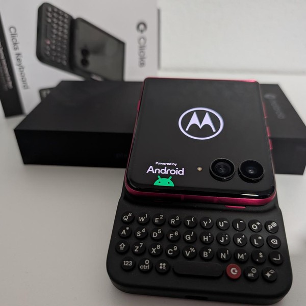 Motorola Razr Ultra (2025) - Unlocked, 1 TB, PANTONE Cabaret, 16 GB