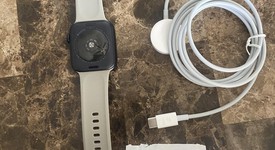 Mint
													Apple Watch SE 2nd Gen 44mm - Midnight, A2723 - GPS, Aluminum, photo 3 of 6