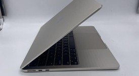 Fair
													MacBook Air 2022 - 13" - Apple M2, Starlight, 256 GB, 8 GB, photo 3 of 7